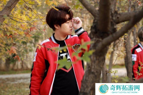 《英雄联盟》SKT战队公布转会期消息：Faker续约Huni离队  